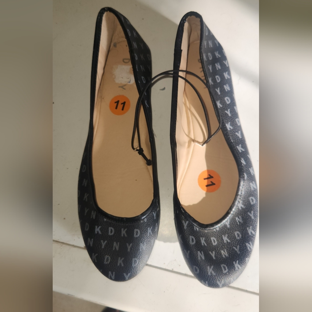 DKNY Women's Black Ballet Flats